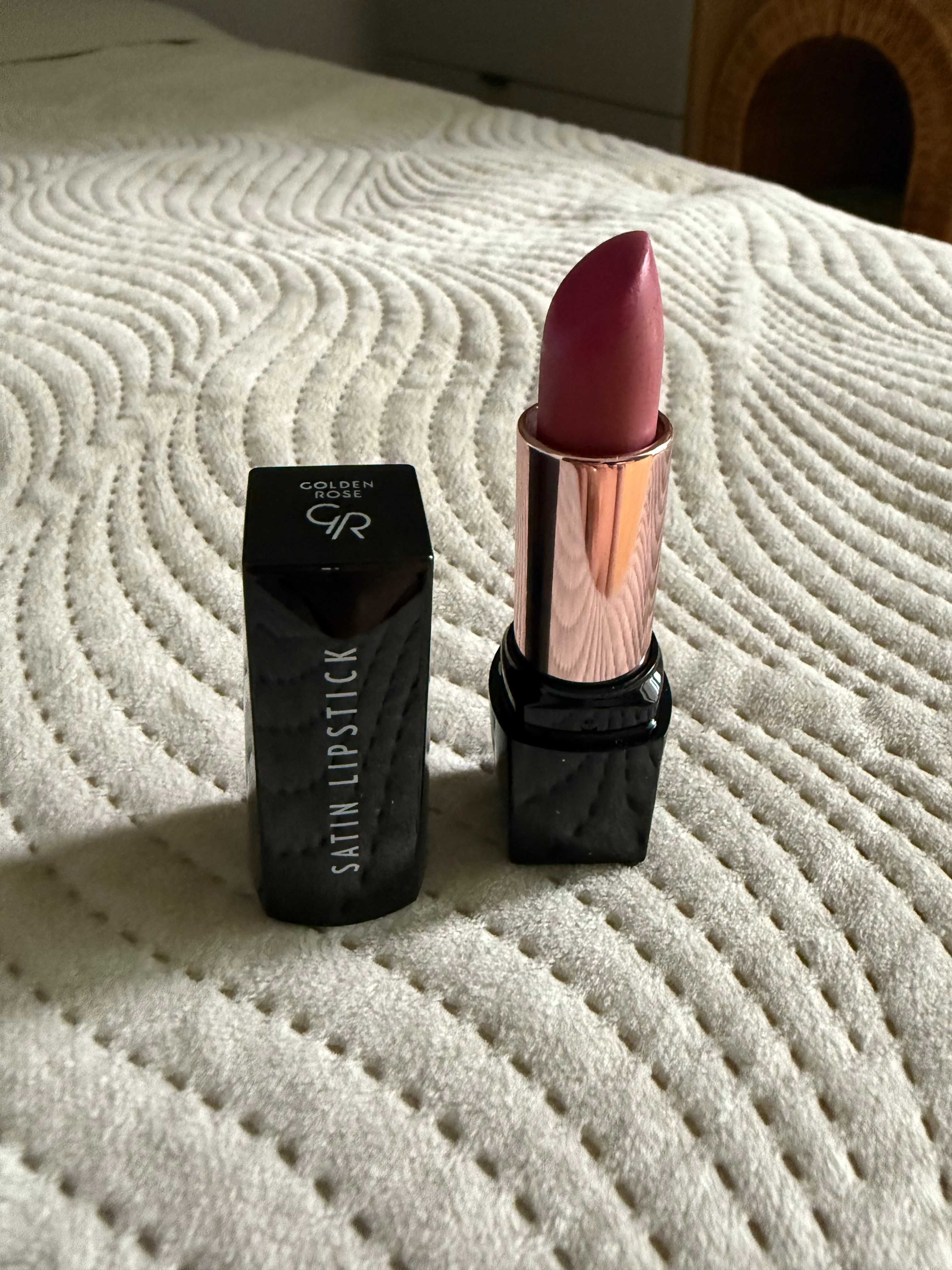 Szminka / pomadka Golden Rose Satin Lipstick 10