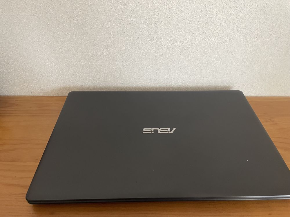 Asus x552l + monitor 19”