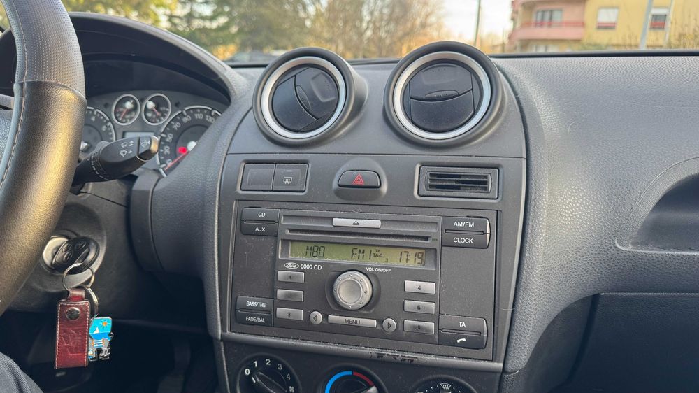 Ford Fiesta 1.2 a gasolina