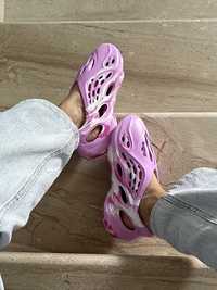 Жіночі рожеві шльопанці ізі, Купити тапочки Yeezy foam runner pink