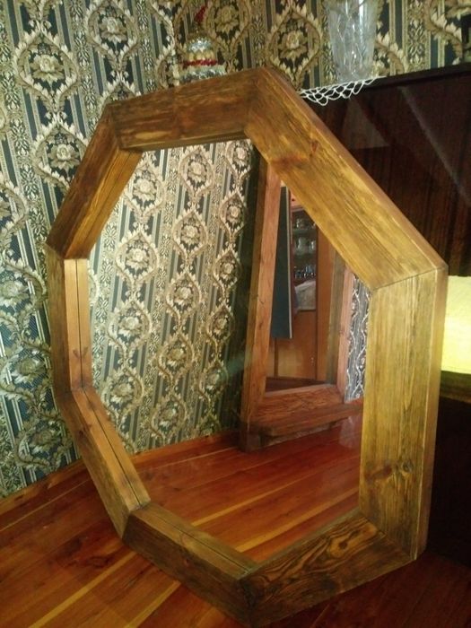 Sprzedam lustro zrobione z sosny.