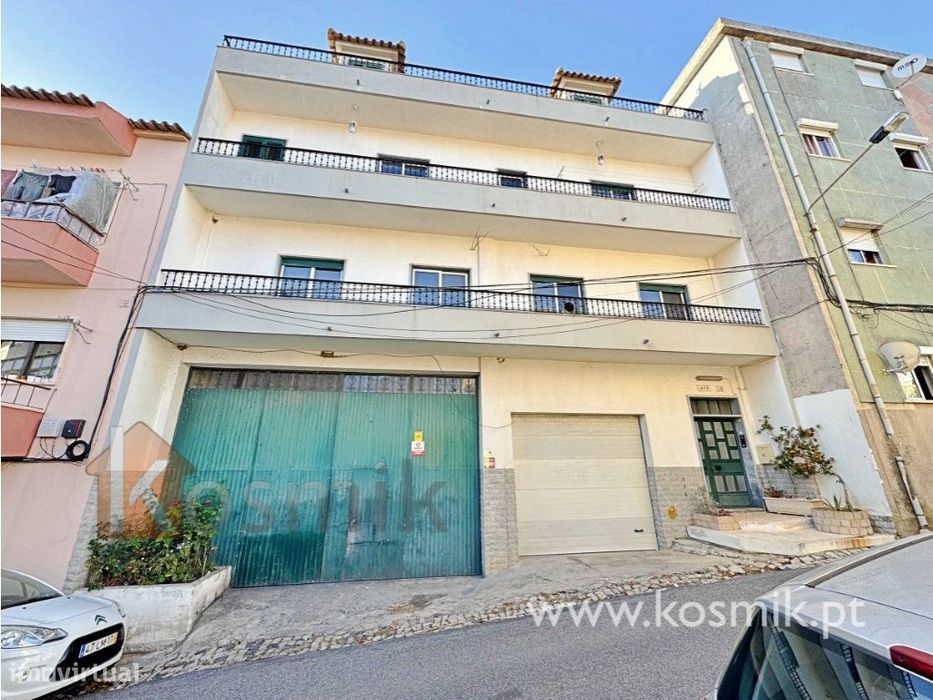 Prédio urbano Camarate: Habitação T3+3 e Armazém/Indústria com Garagem