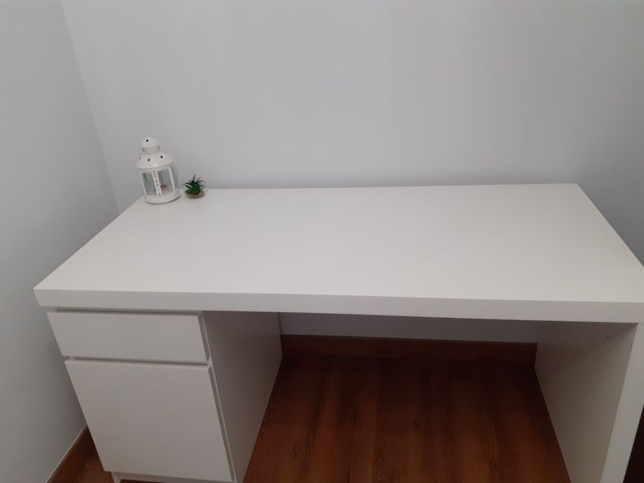 biurko w dobrym stanie