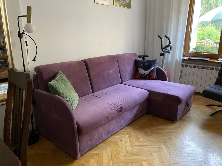 Narożnik odcień delikatnego fioletu.