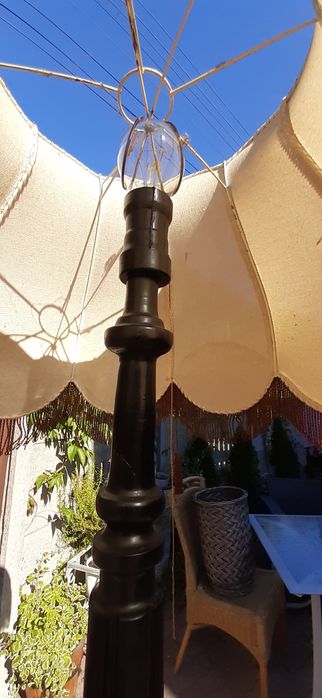 Lampa z abażurem i gazetnikiem retro vintage prl