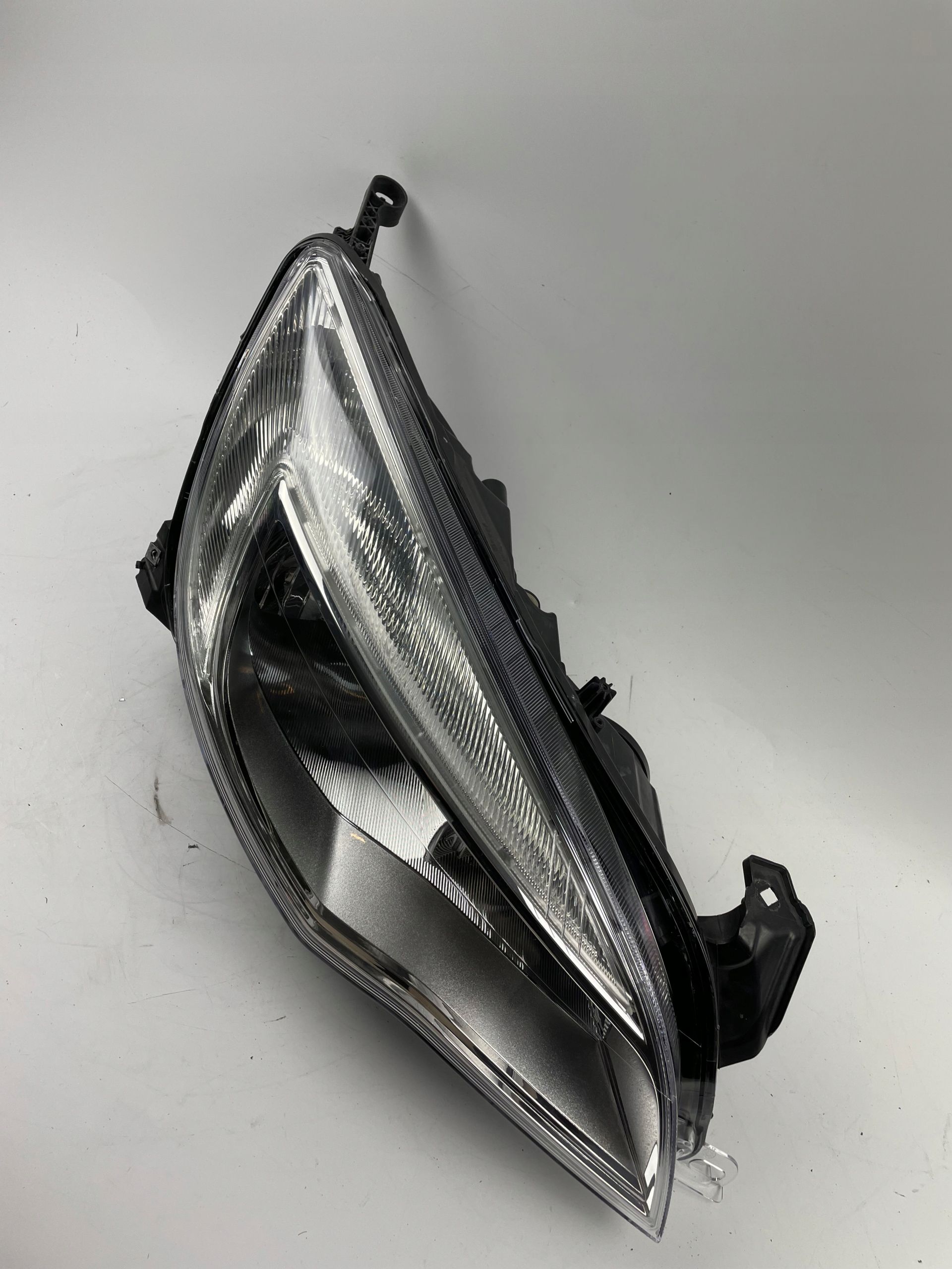 OPEL ASTRA IV 4 J 09- lampa przednia prawa zwykła
