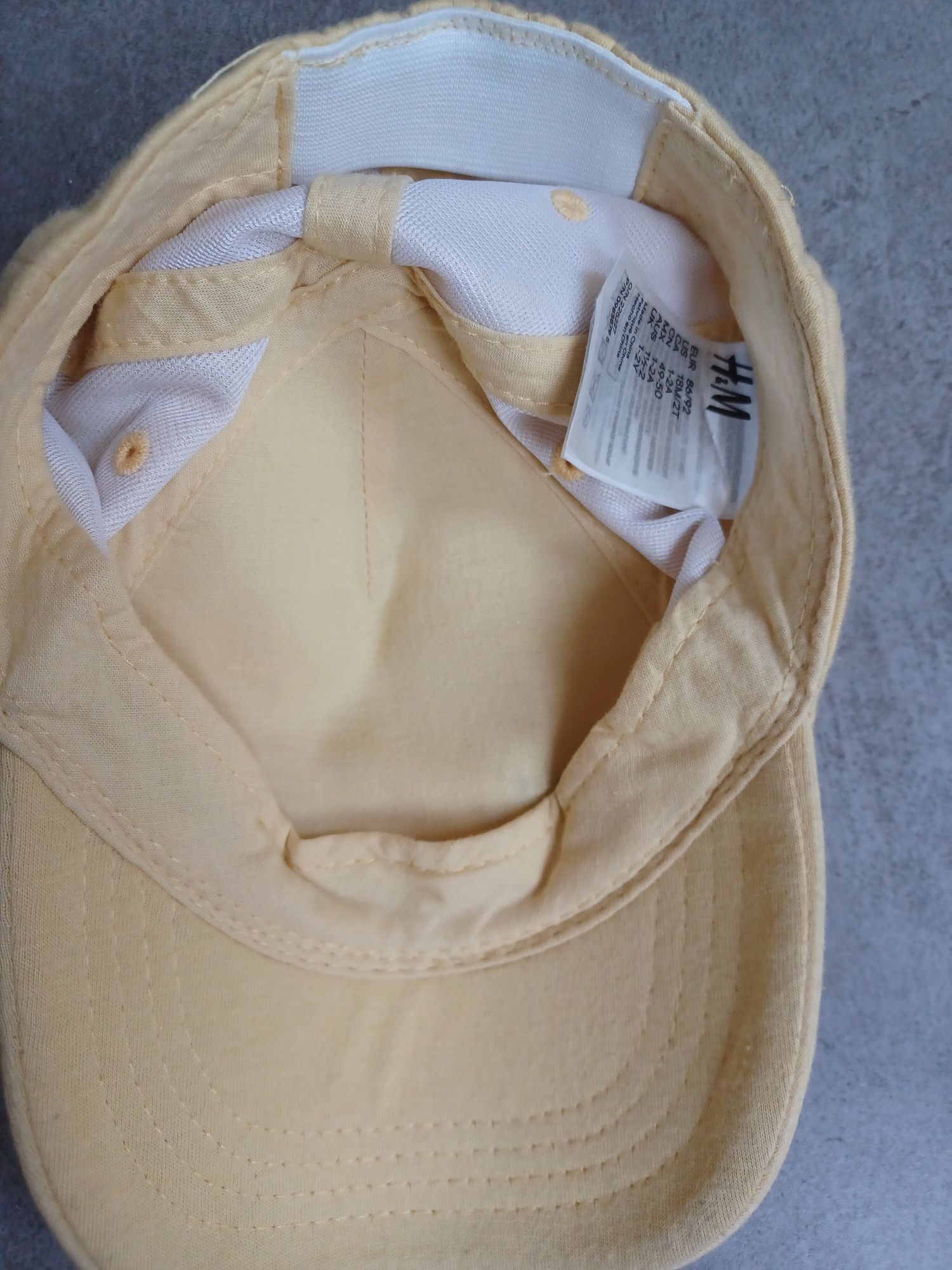 Żółta czapka z daszkiem dla dziewczynki rozmiar 86-92 H&M