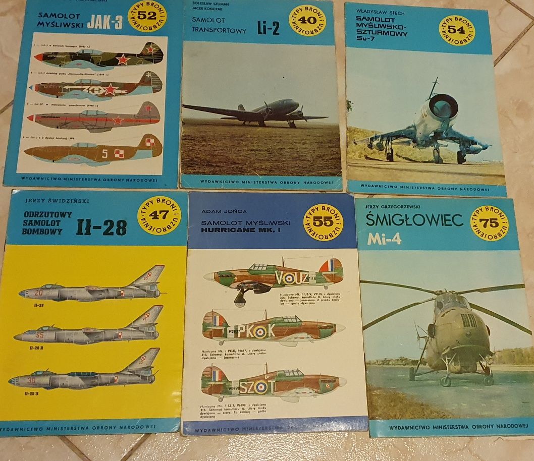 Sześć książeczek kolekcjonerskich Samoloty