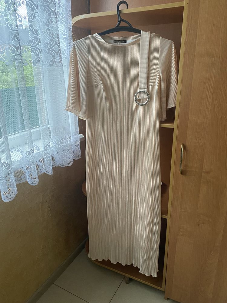 Продам вишукану сукню плісе