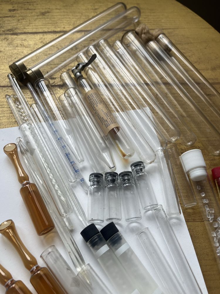 Lote de química e tubos de ensaio de antigos laboratório de análises