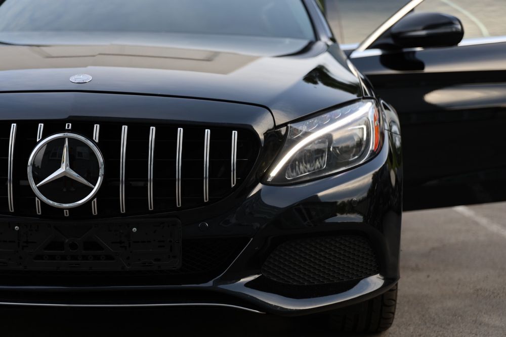 Оренда/прокат авто Mercedes-Benz C300 для особливих подій