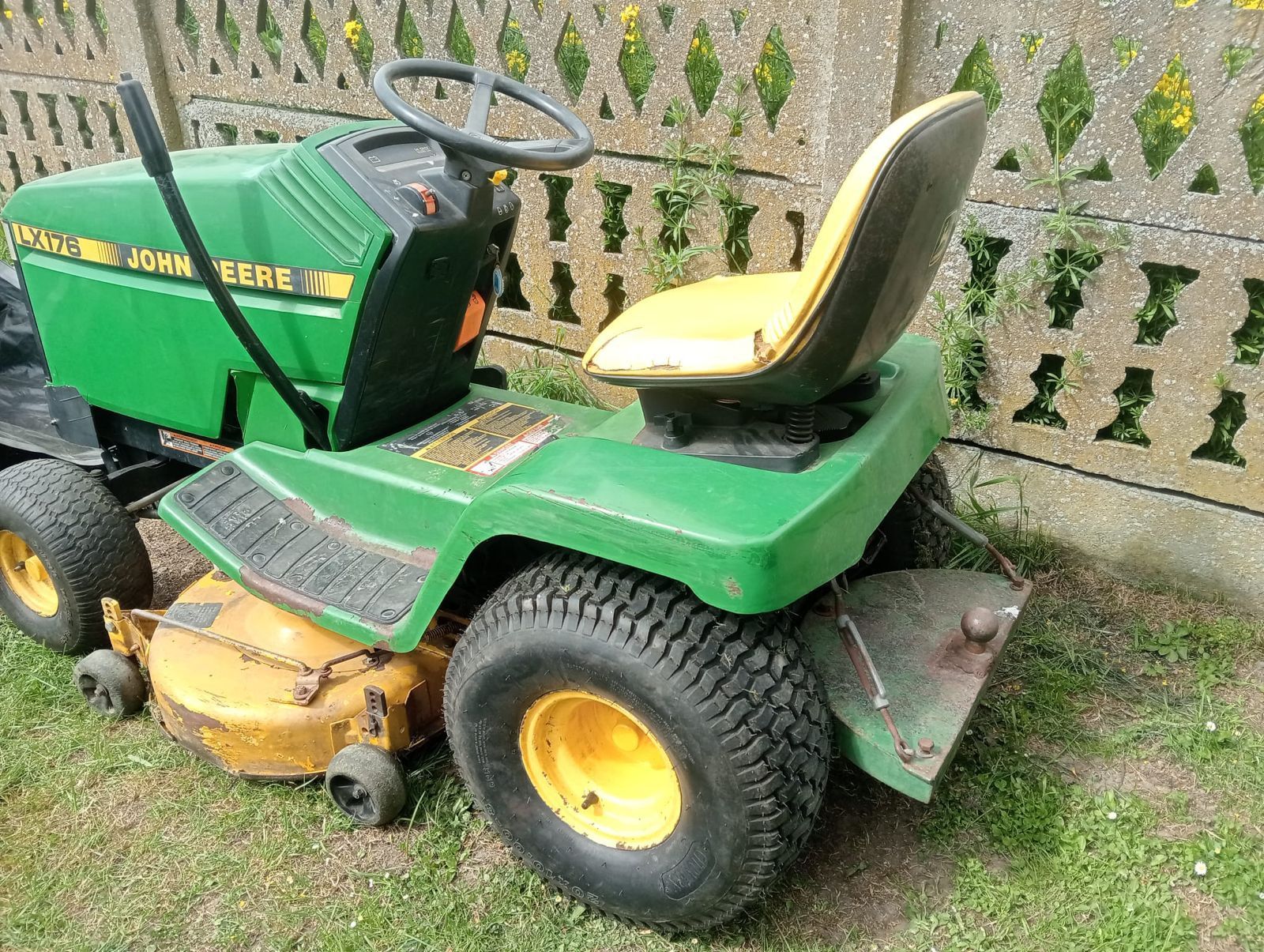 John Deer LX176.