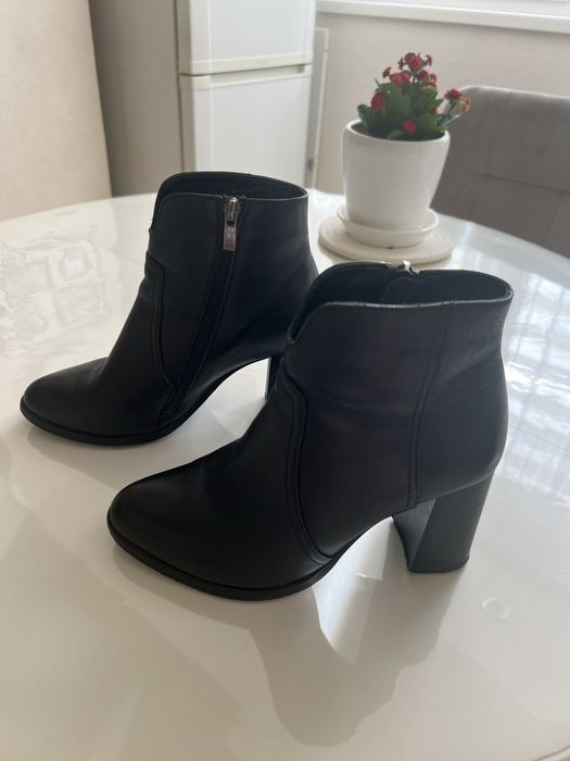 Ботильйони, р.37 натуральна шкіра, демисезон