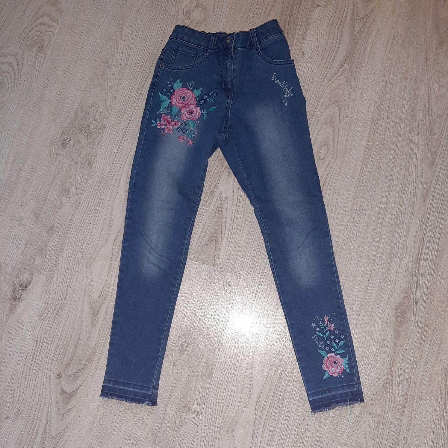 Spodnie jeans rozm.140, piękny  haft