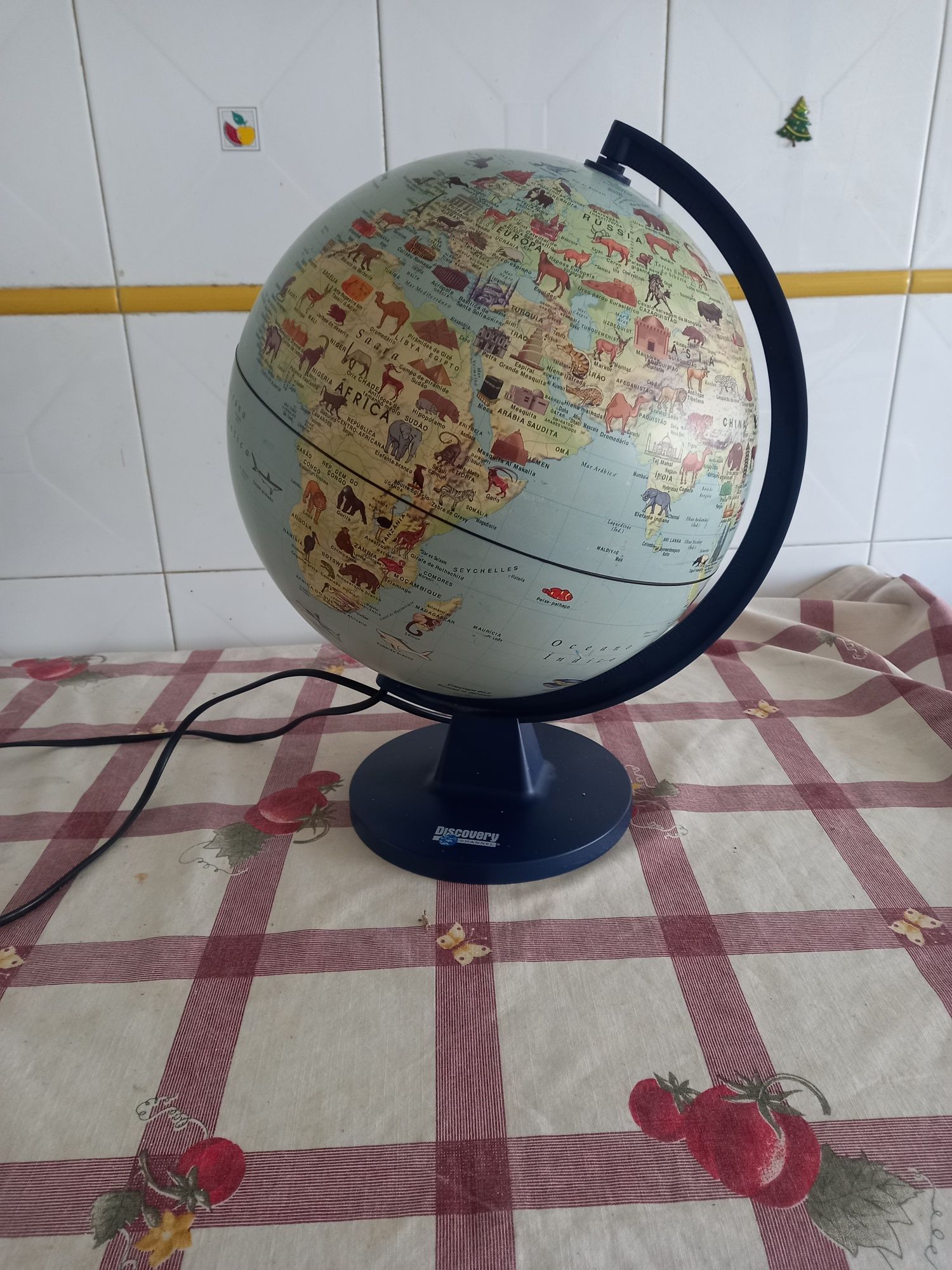 Globo terrestre com luz.