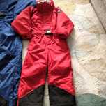 Fato de neve vermelho para criança 4 anos. Marca Quechua da Decathlon