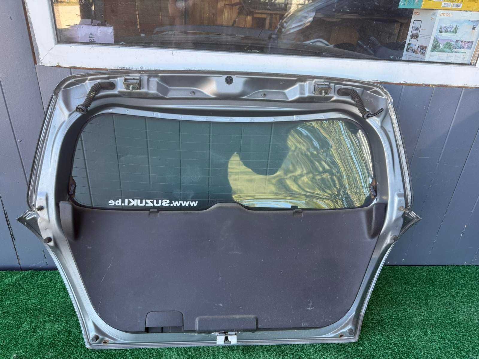Задня ляда Кришка багажника Suzuki Swift Сузукі Свіфт mk4 2004-2010рік