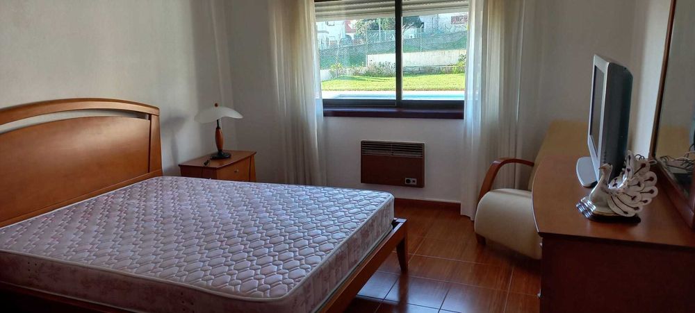 Conjunto de Quarto em Madeira