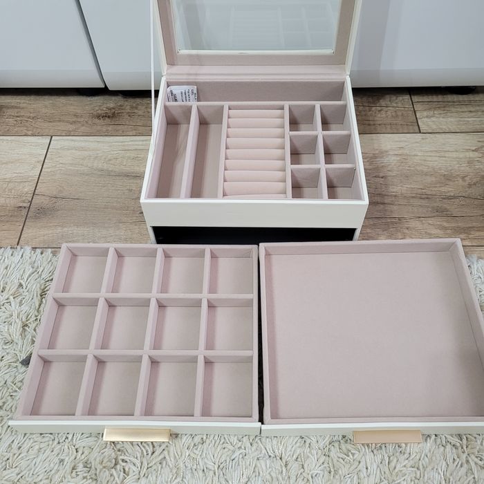 Szkatułka na biżuterię