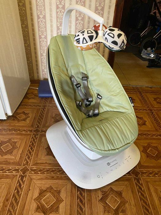 Захитуючий центр mamaRoo 5.0