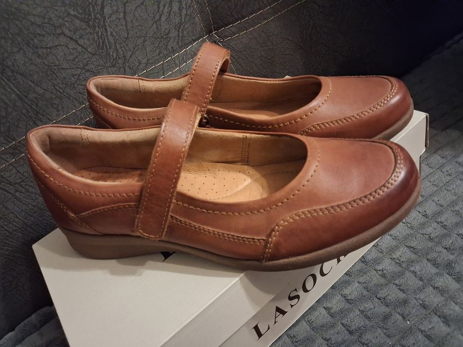 Półbuty czółenka na koturnie skórzane Lasocki r 38 brązowe