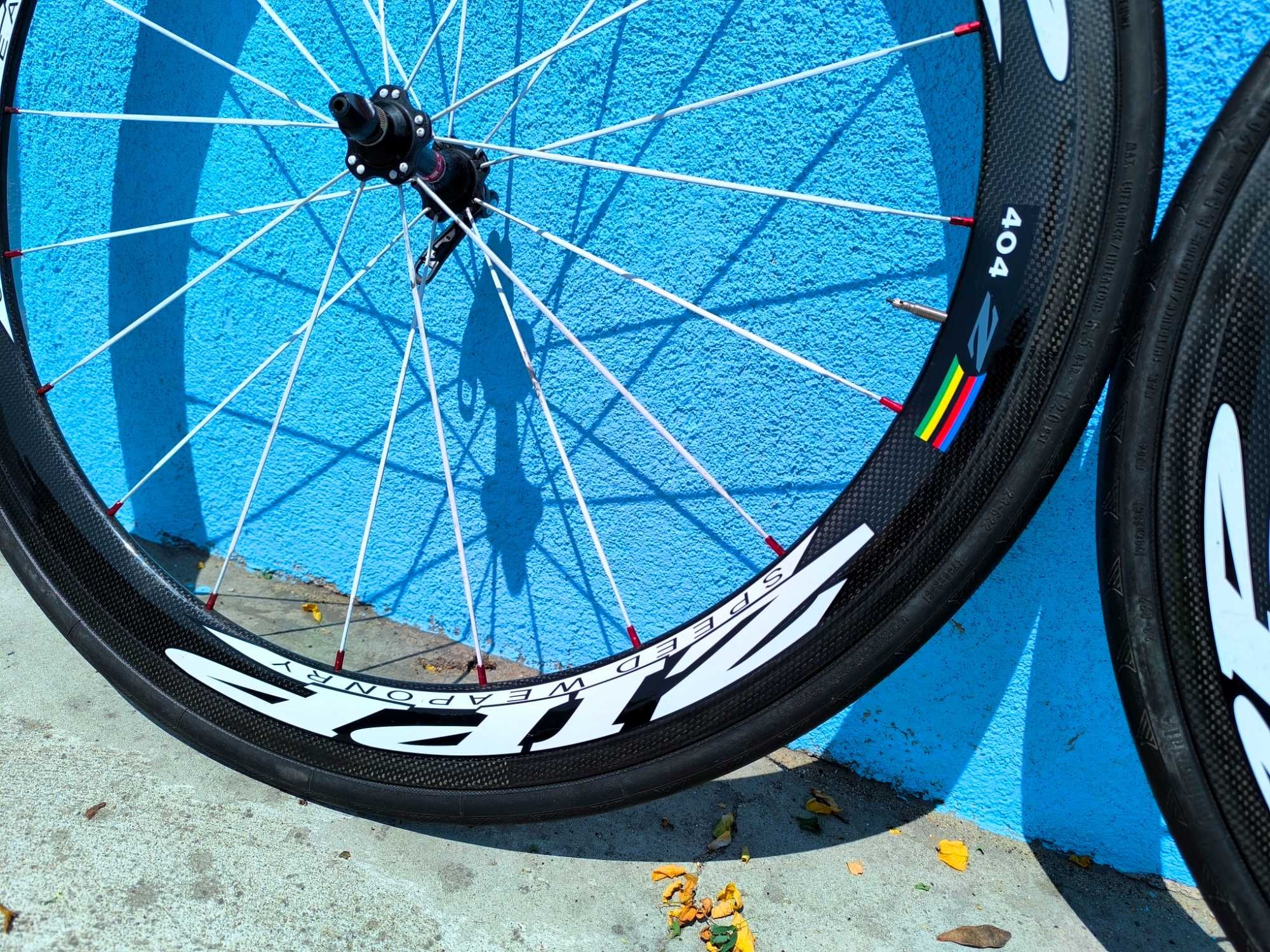 PERFEKCYJNE KOŁA ZIPP 404Z CARBON z oponami piasty Novatec Zestaw kół!
