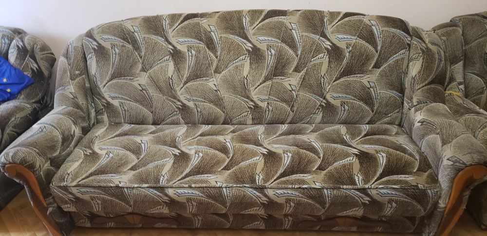 Диван і два розкладних крісла