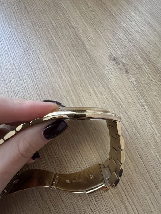 Złoty zegarek na bransolecie Michael Kors