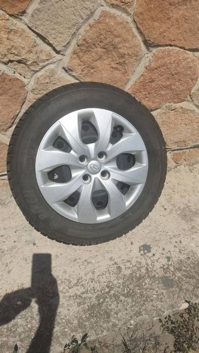 Sprzedam opony z felgami i kołpakami 185/65 R15 4x100