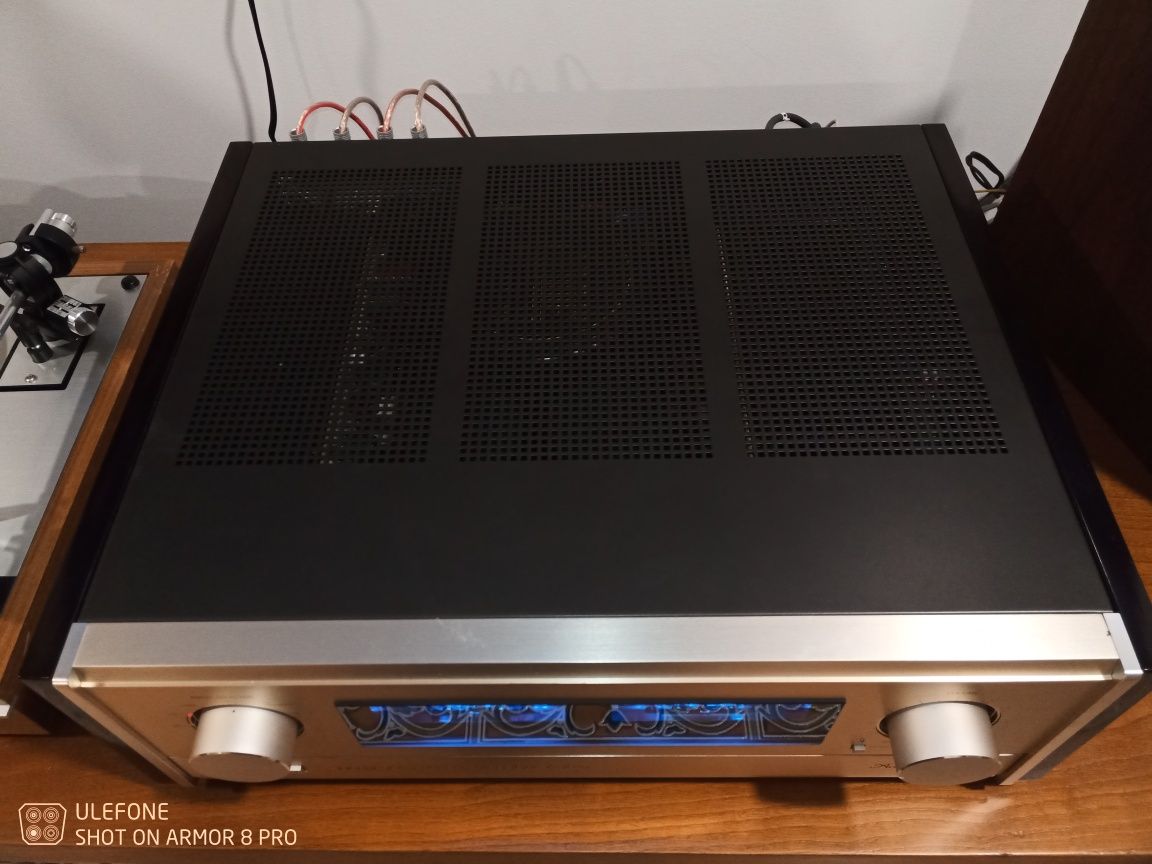 Accuphase e-305v