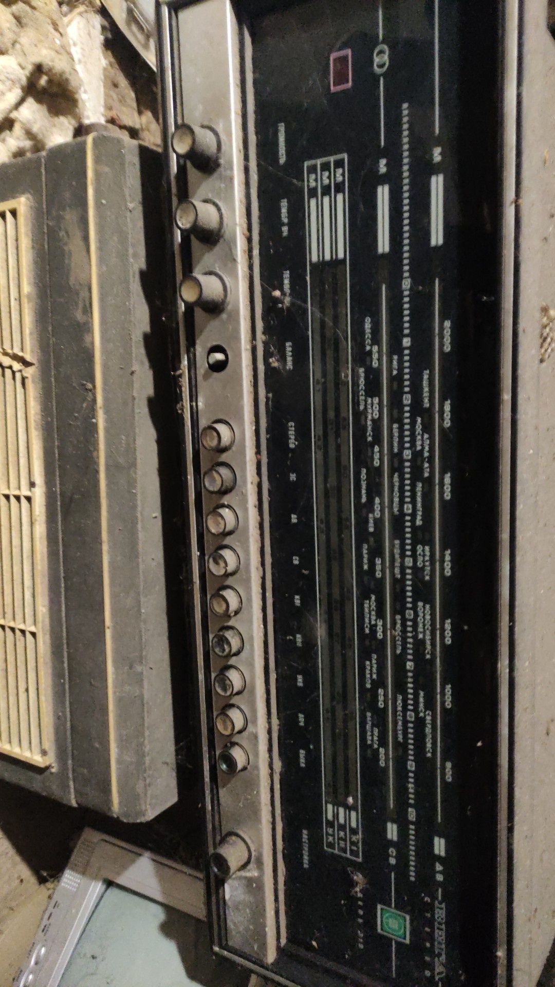 Продам радіолу та бабіний магнітофон 80х років!
