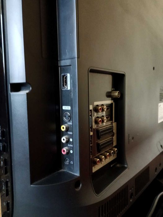 Телевизор Самсунг 37" Samsung LE37A450C2XUA разбита матрица.