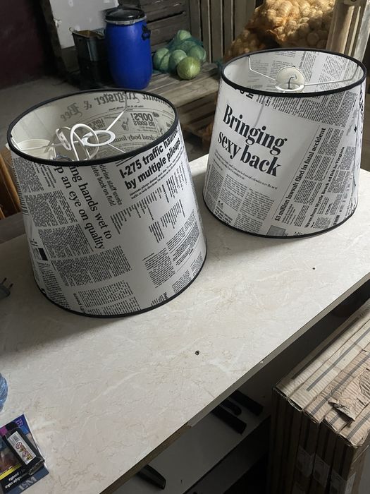 Dwie lampy wiszące styl gazety