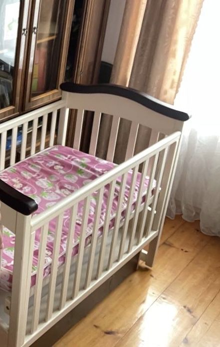 Продаю дитяче ліжко. (Не нове) по можливості самовивіз.