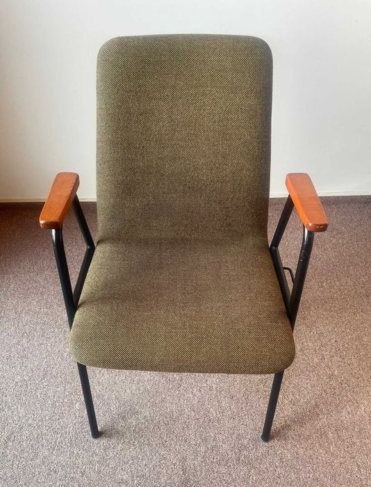 Krzesła konferencyjne materiałowe z podłokietnikiem