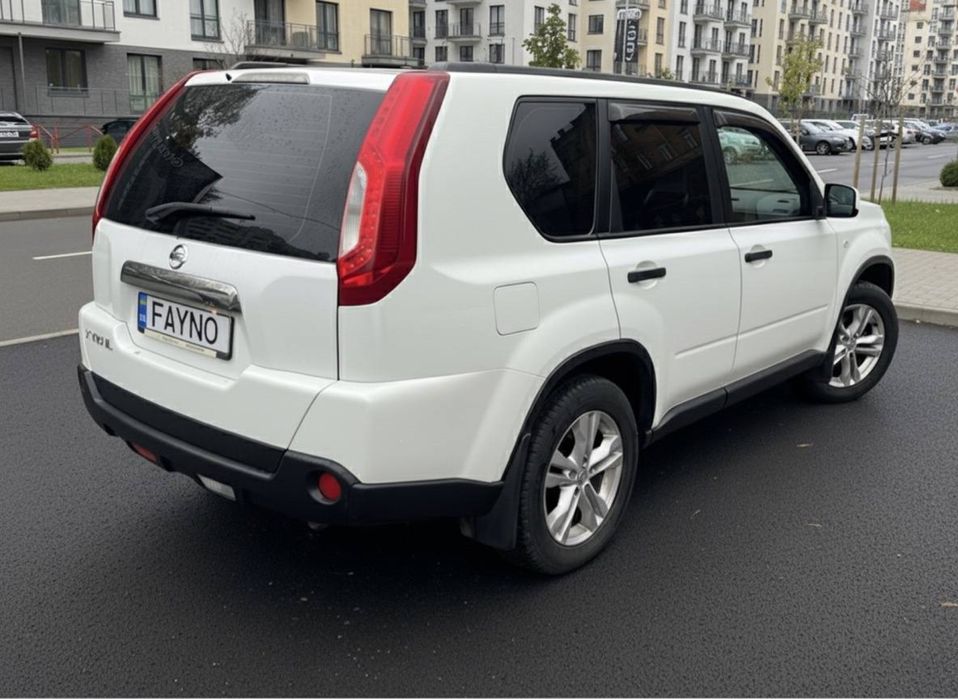 Nissan X-Trail 2013 2.0 мех -6 Бензин офиц.