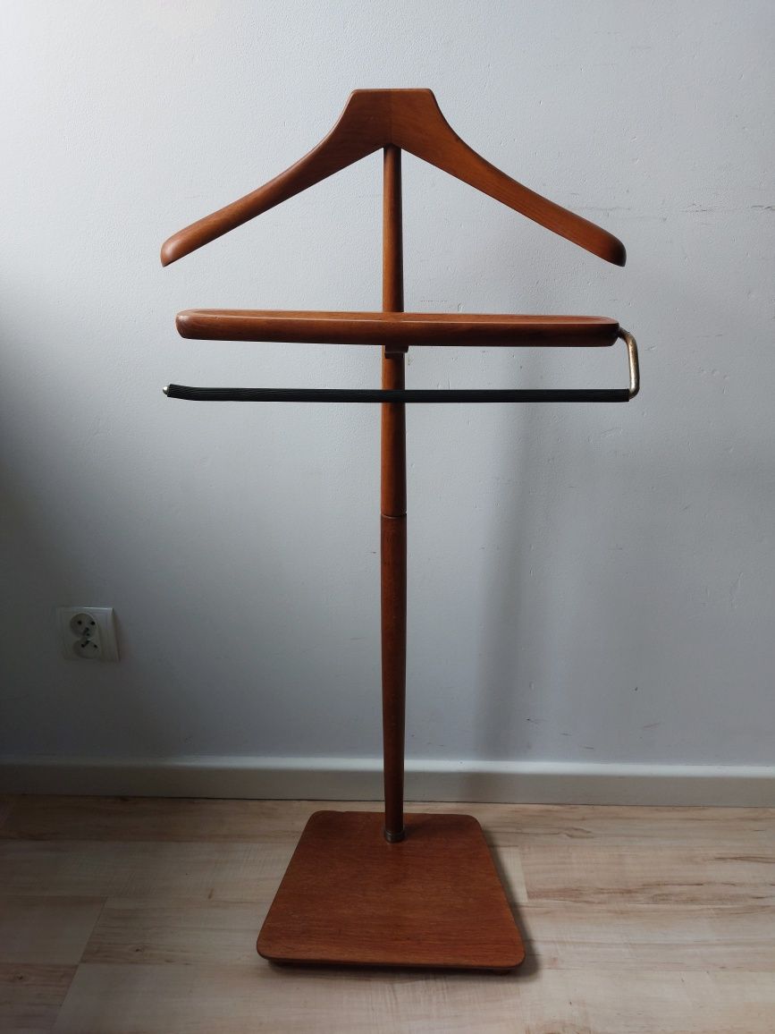 kamerdyner/ wieszak na ubrania vintage drewniany stojący