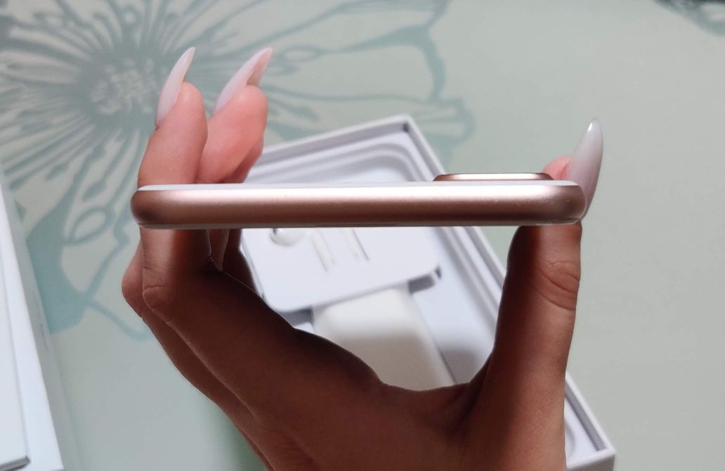 Продам iPhone 7+/Plus 32 Gb Rose Gold