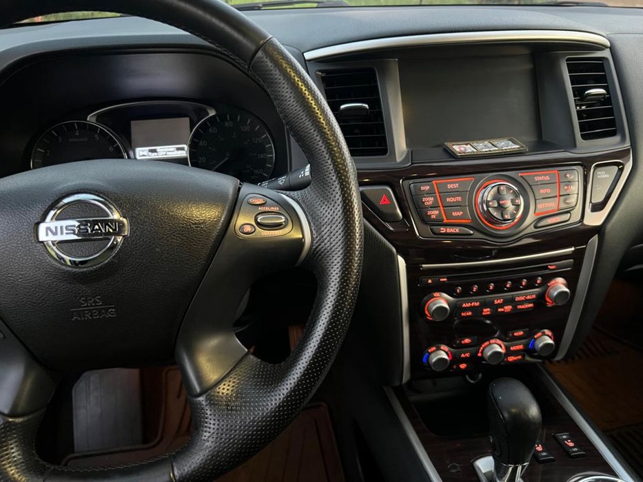 Nissan Pathfinder SL