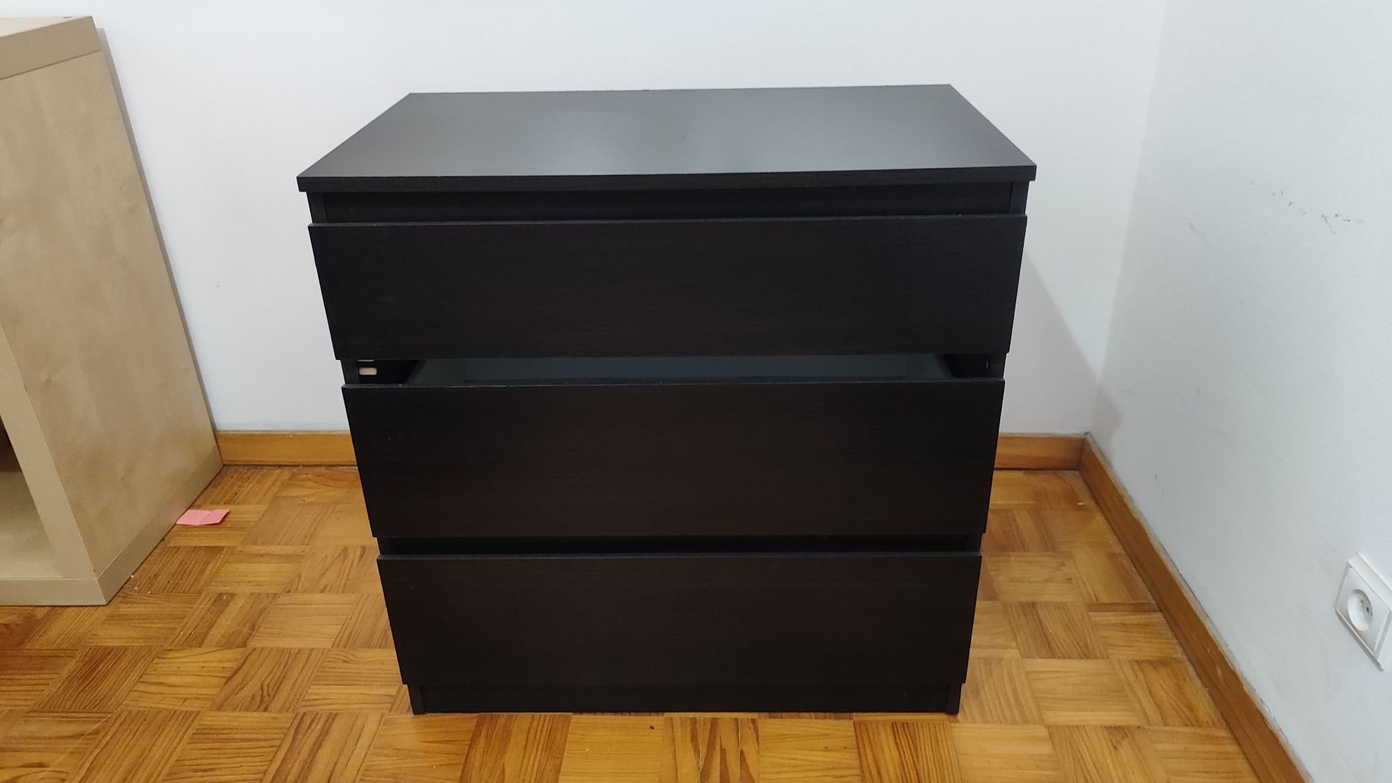 Cómoda preta IKEA
