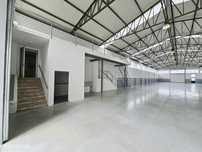Armazém renovado com 800m2 para arrendamento em Canedo!