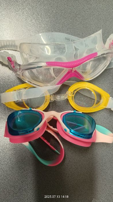 3 pary okularów pływackich dziewczęcych (Decathlon)