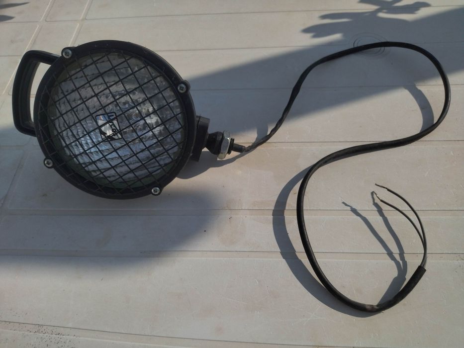 Farol portátil com fio bom estado