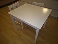 Stolik Ikea Kritter z dwoma krzesełkami
