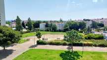 Luminoso T1 na Parede com vista para jardim - Arrendamento