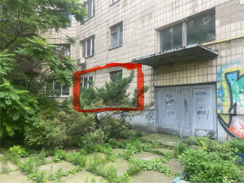 Продаж 4-х кімнатної квартири під бізнес
