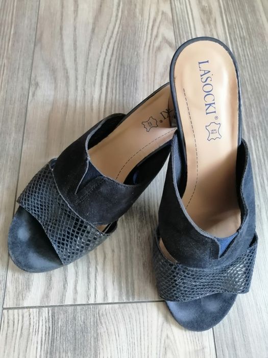 Klapki skórzane na korku