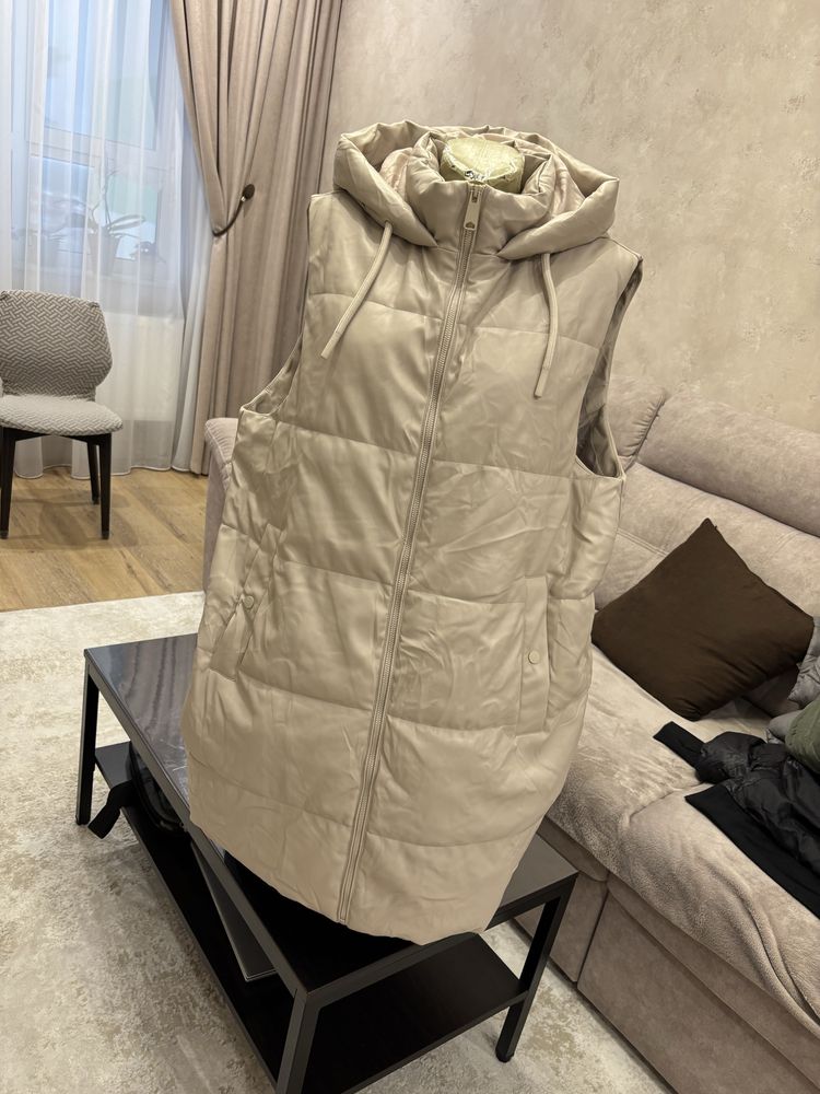 Жилетка жіноча молочна шкірзам, 50-52 р нова primark,