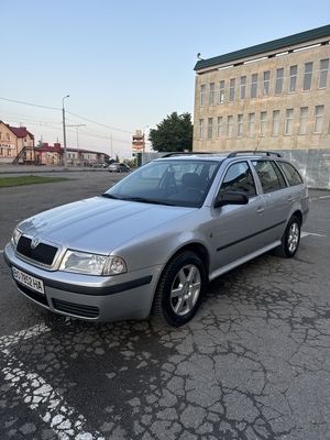 Шукаю водія на авто під таксі