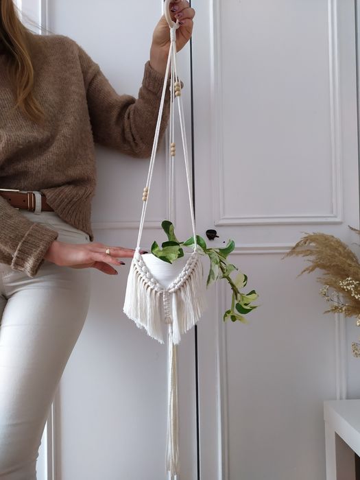 Kwietnik makrama z frędzlami